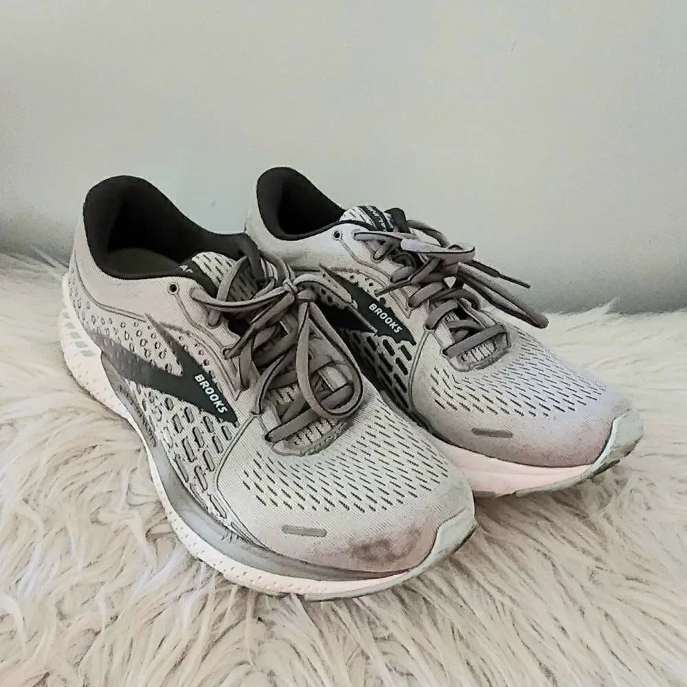 Brooks Women's size 10 gray running adrenaline 21 guiderails